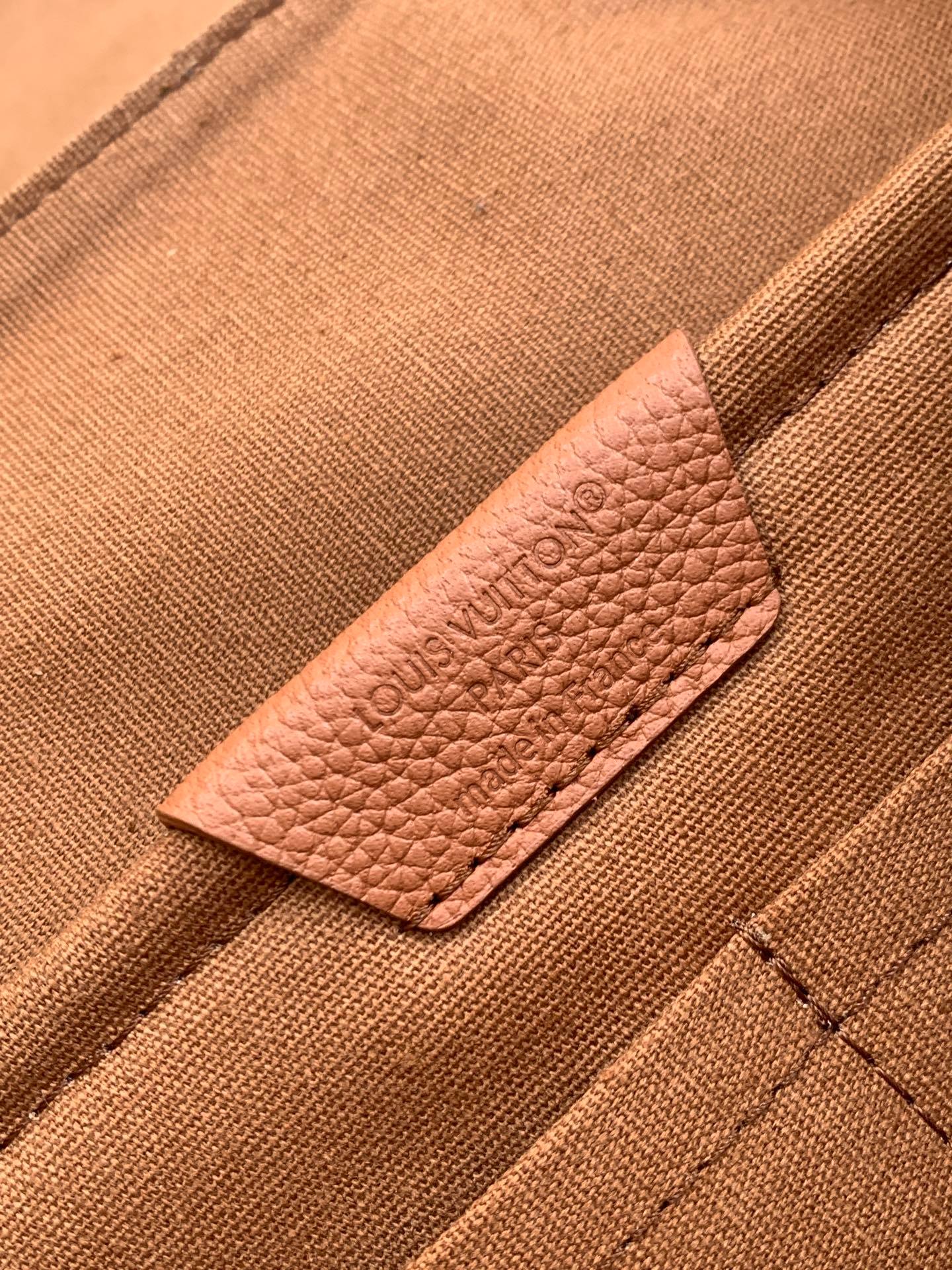 TOP Louis Vuitton LV Fastline Backpack 38x43x15cm - Brown