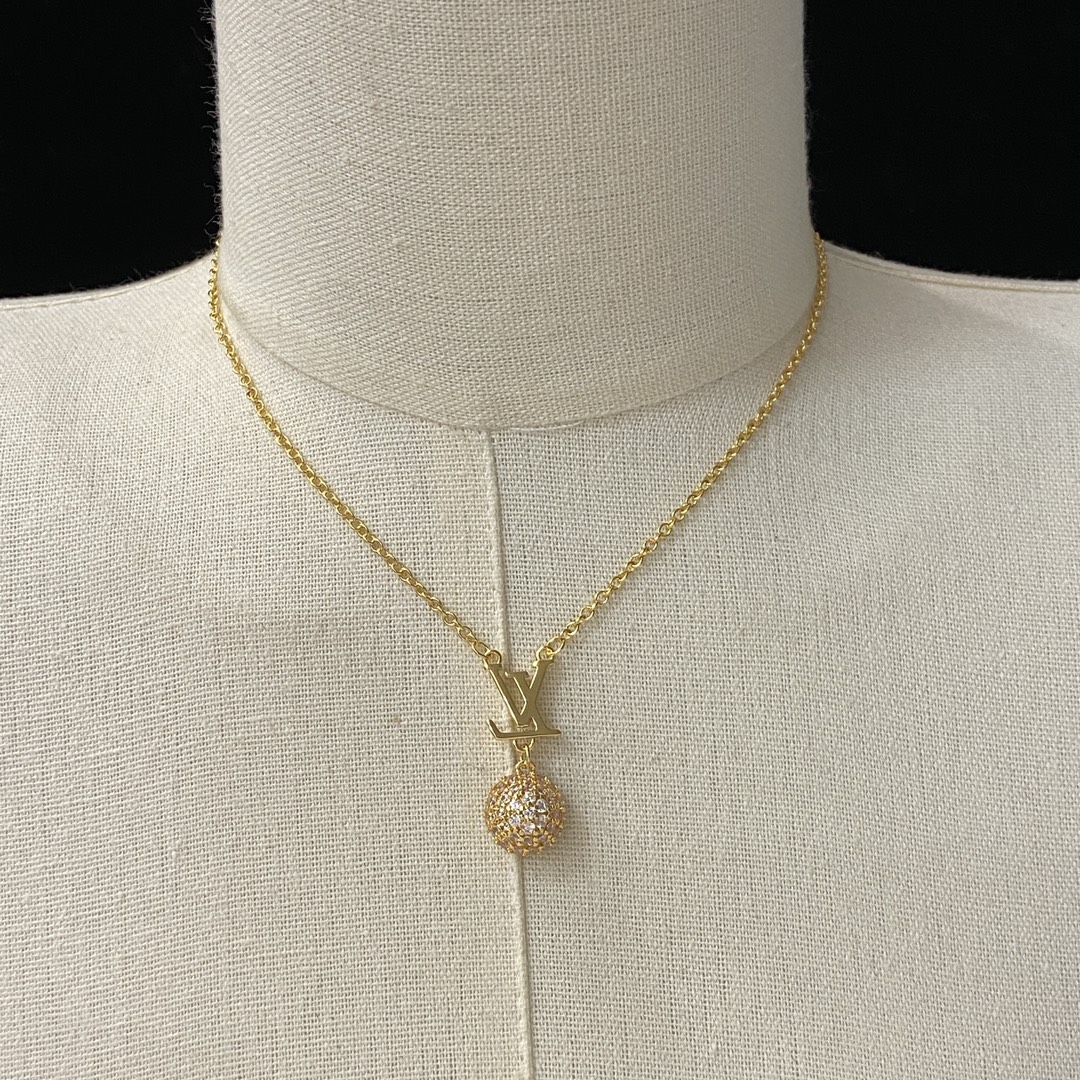 TOP Louis Vuitton LV Necklace - 2 Color