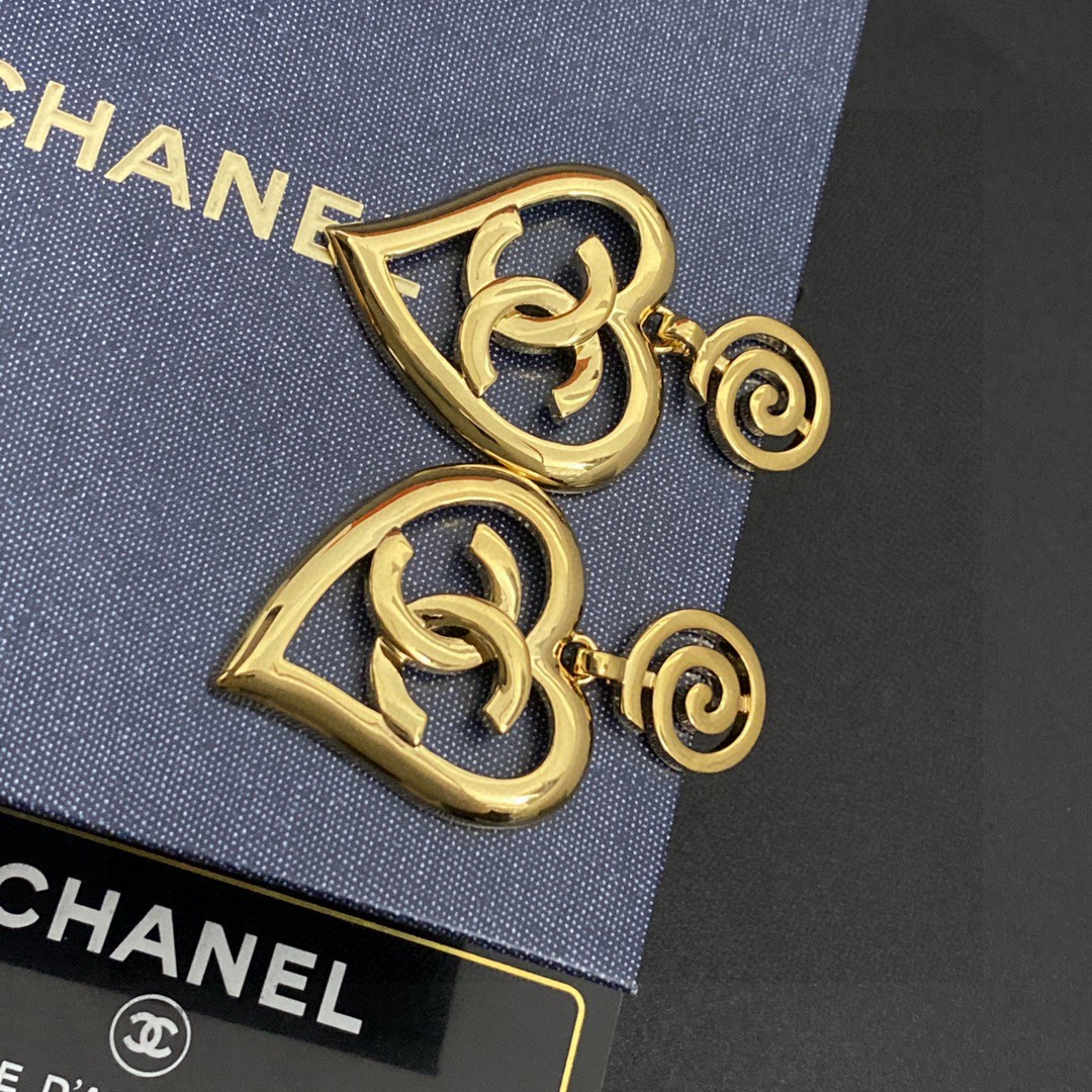 TOP CHANEL Heart Hollow Double C Pendant Spiral Stud Earrings