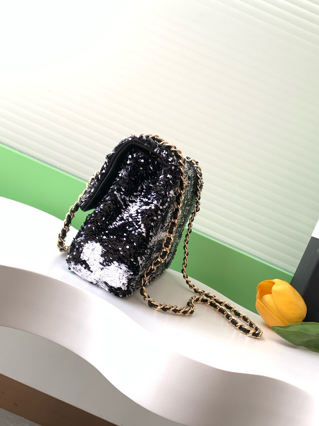 TOP CHANEL Flap Bag with Sequins 13x21x8cm - Black