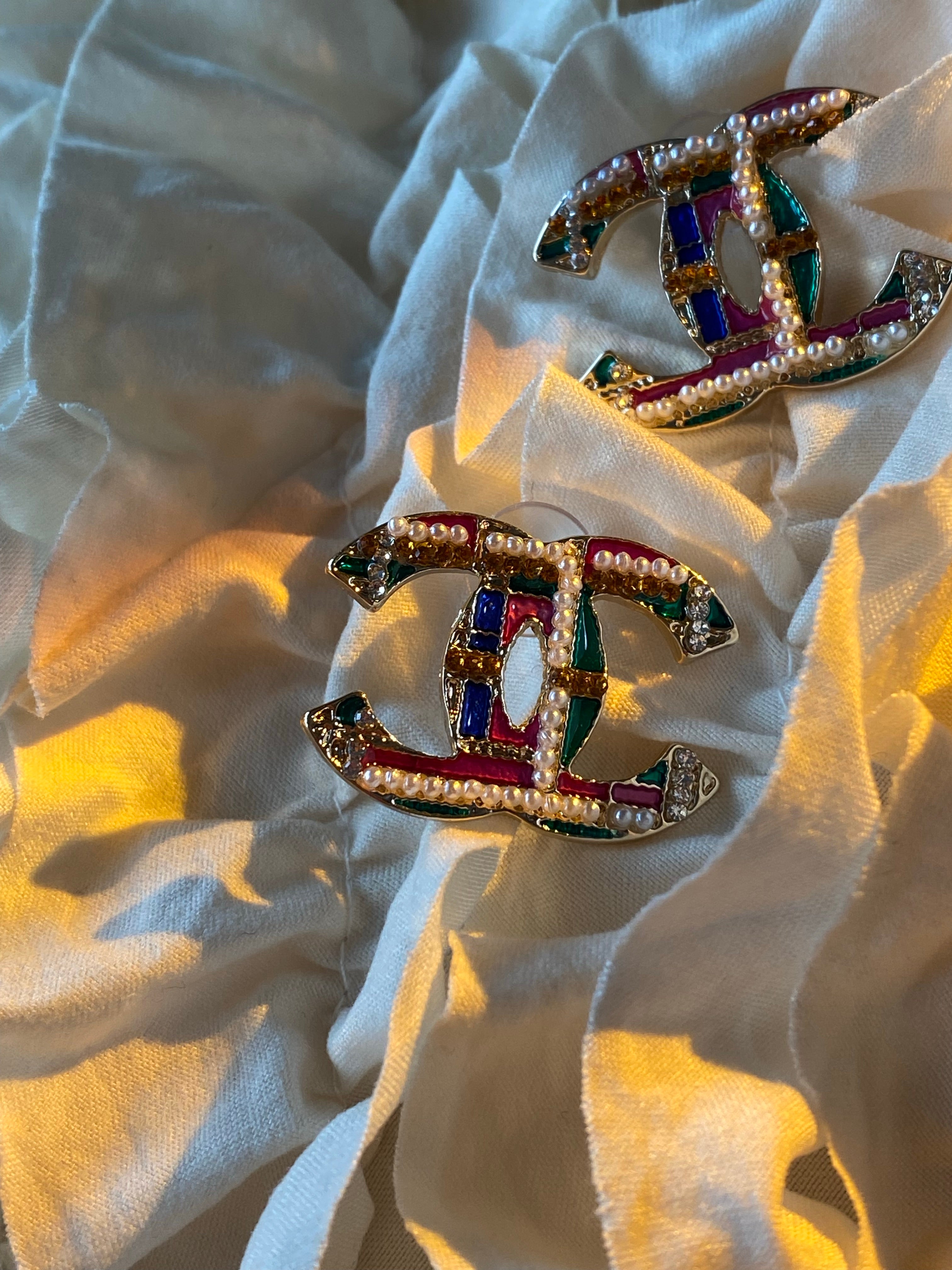 TOP CHANEL Stud Earrings