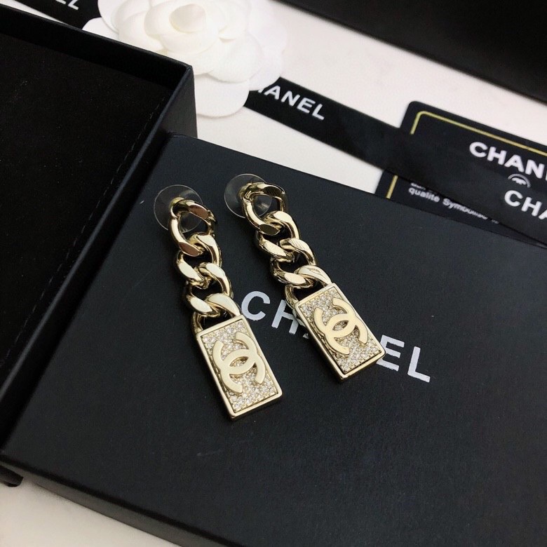 TOP CHANEL Chain Square Stud Earrings