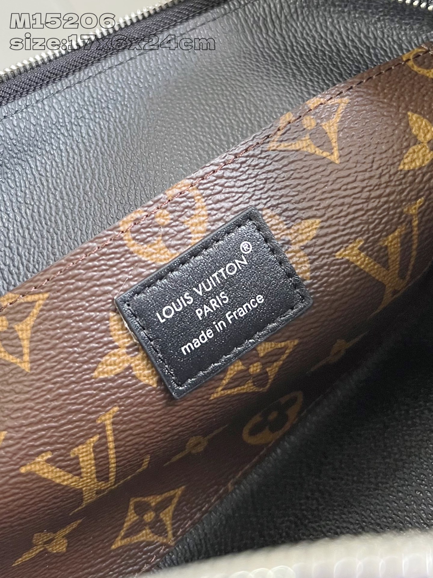 TOP Louis Vuitton LV Pochette Cosmétique Cosmetic Bag 17 x 6 x 24 cm - Black