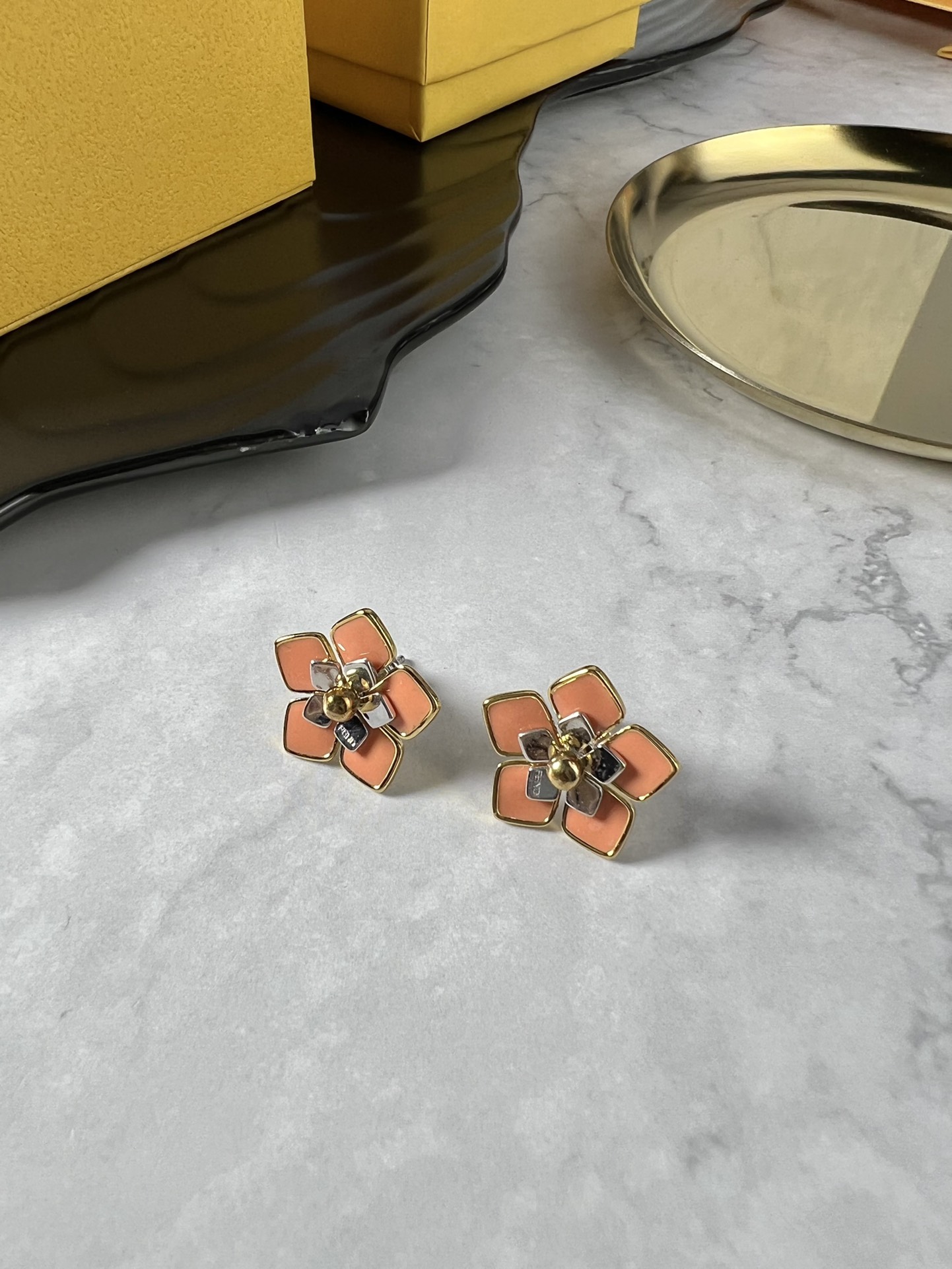 TOP FENDI Flower Earring