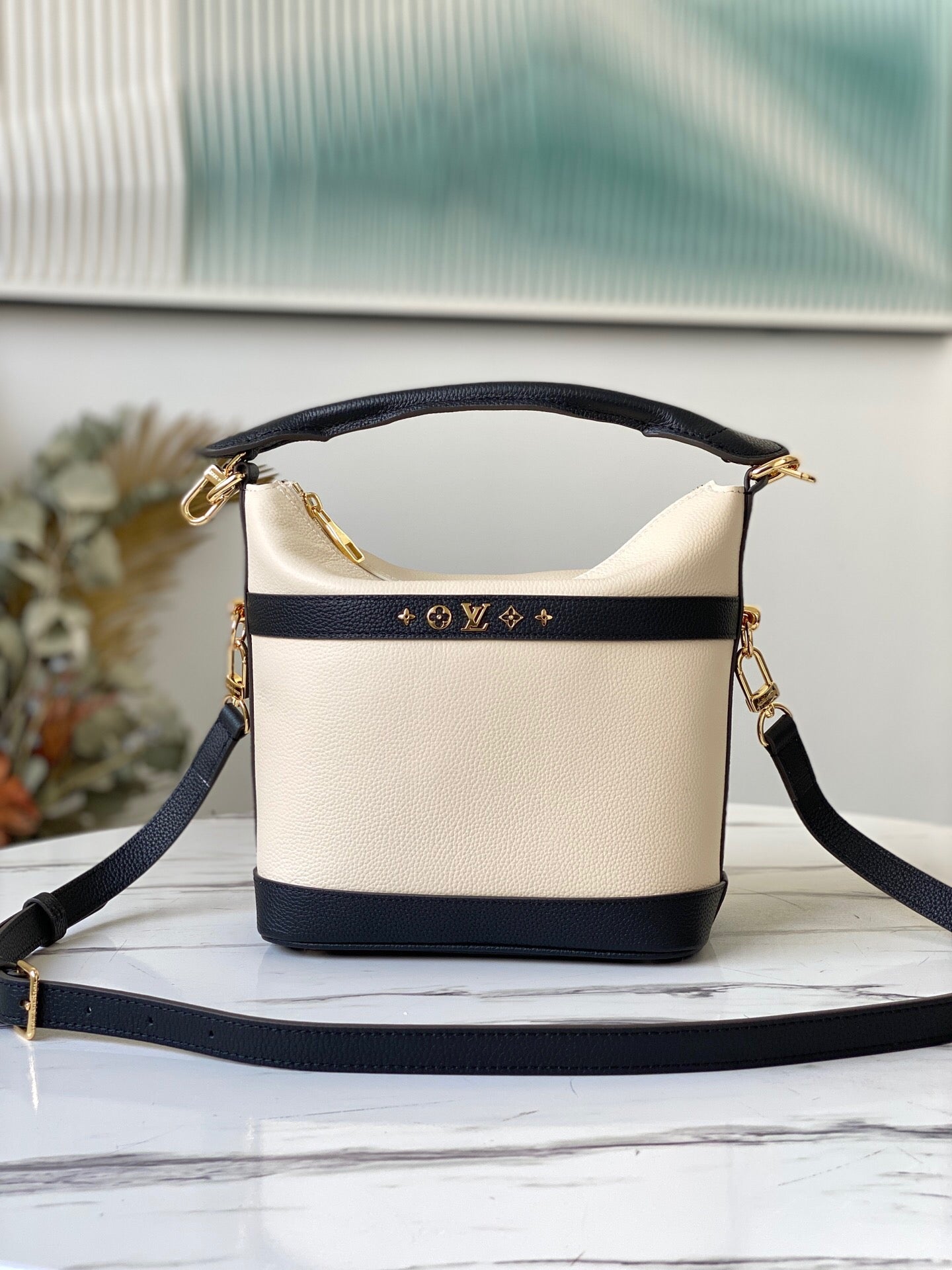 TOP Louis Vuitton LV £V Cruiser PM Shoulder Bag 25 x 22.5 x 13cm- White