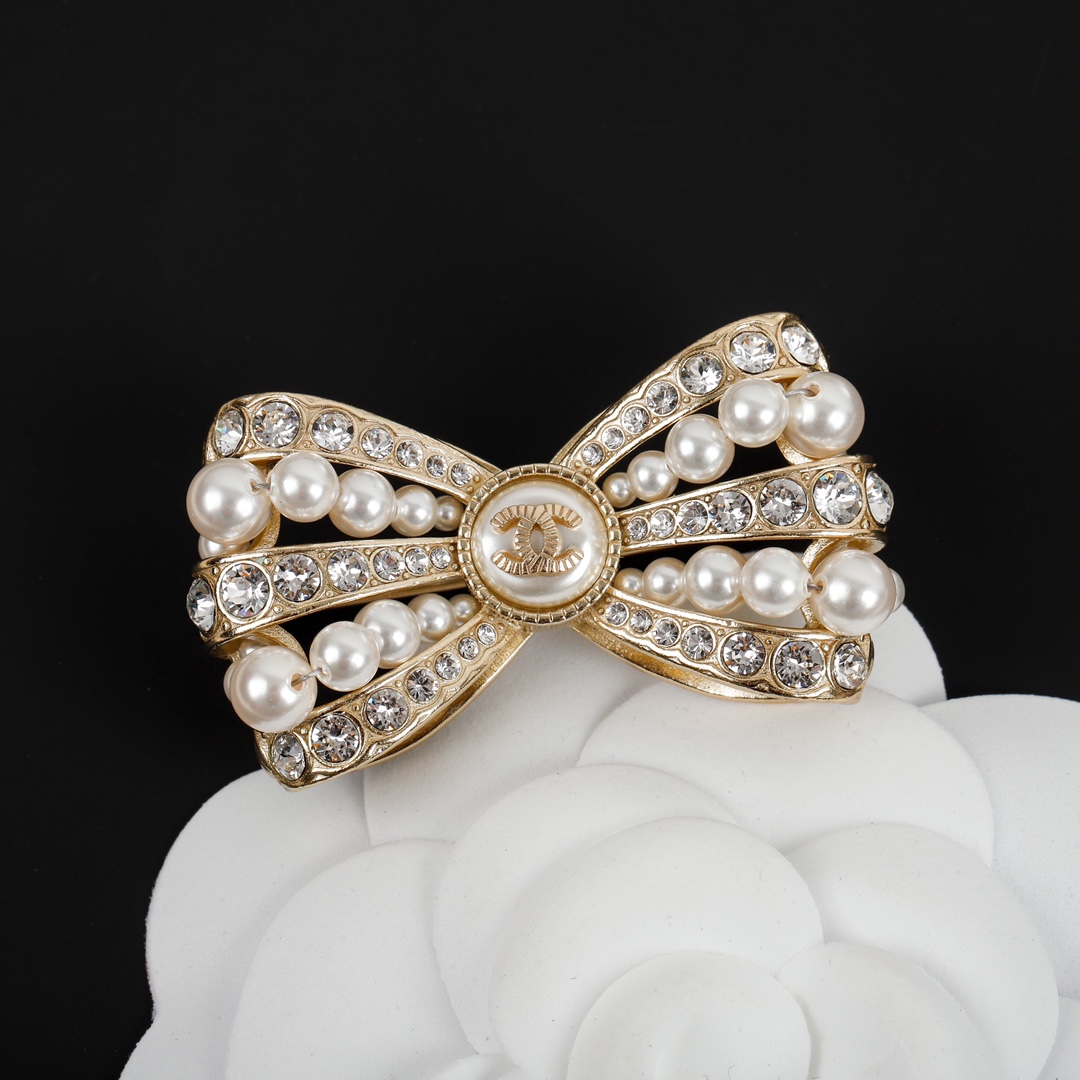 TOP CHANEL Bow Pearl Brooch