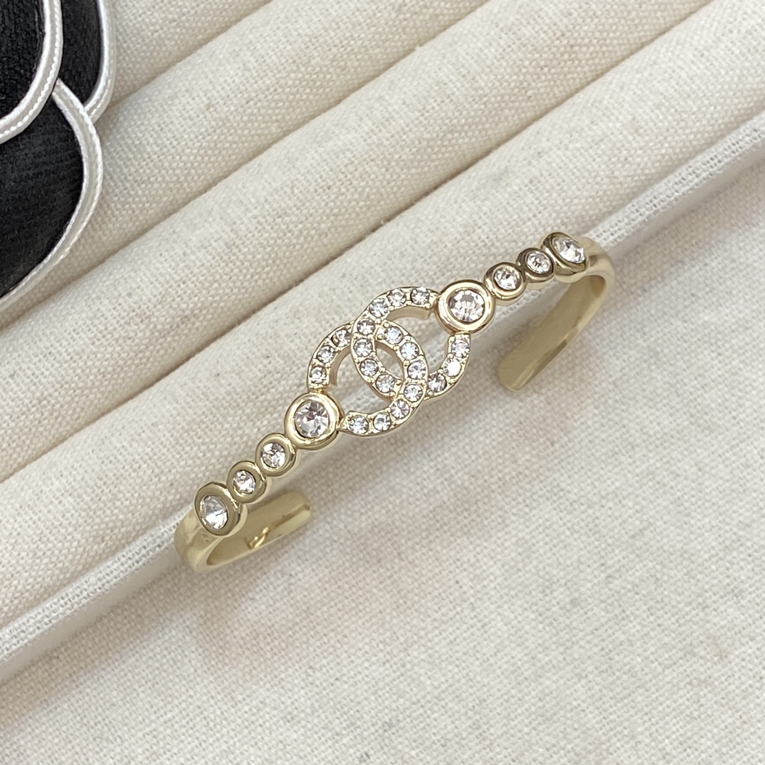 TOP CHANEL CC Bracelet - 2 Colors