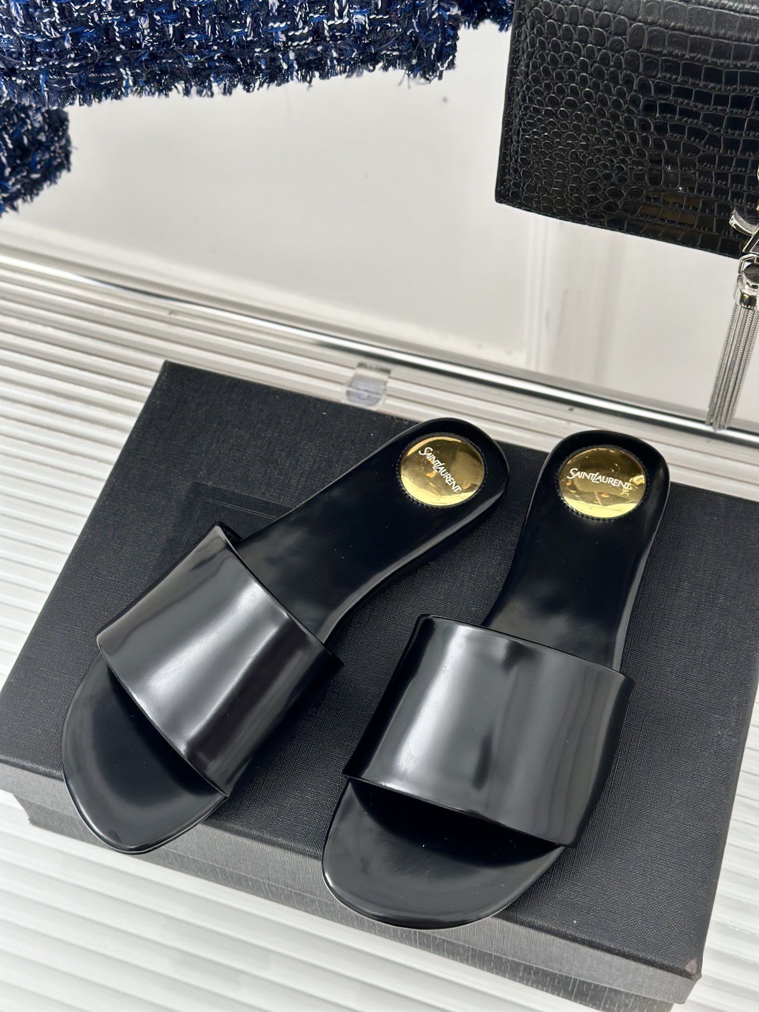 TOP Yves Saint Laurent YSL Calfskin Flat Slippers - 2 Colors