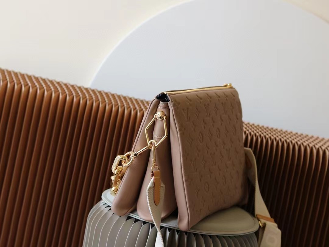TOP Louis Vuitton LV  Coussin 34x24x12 cm - Taupe Lamb