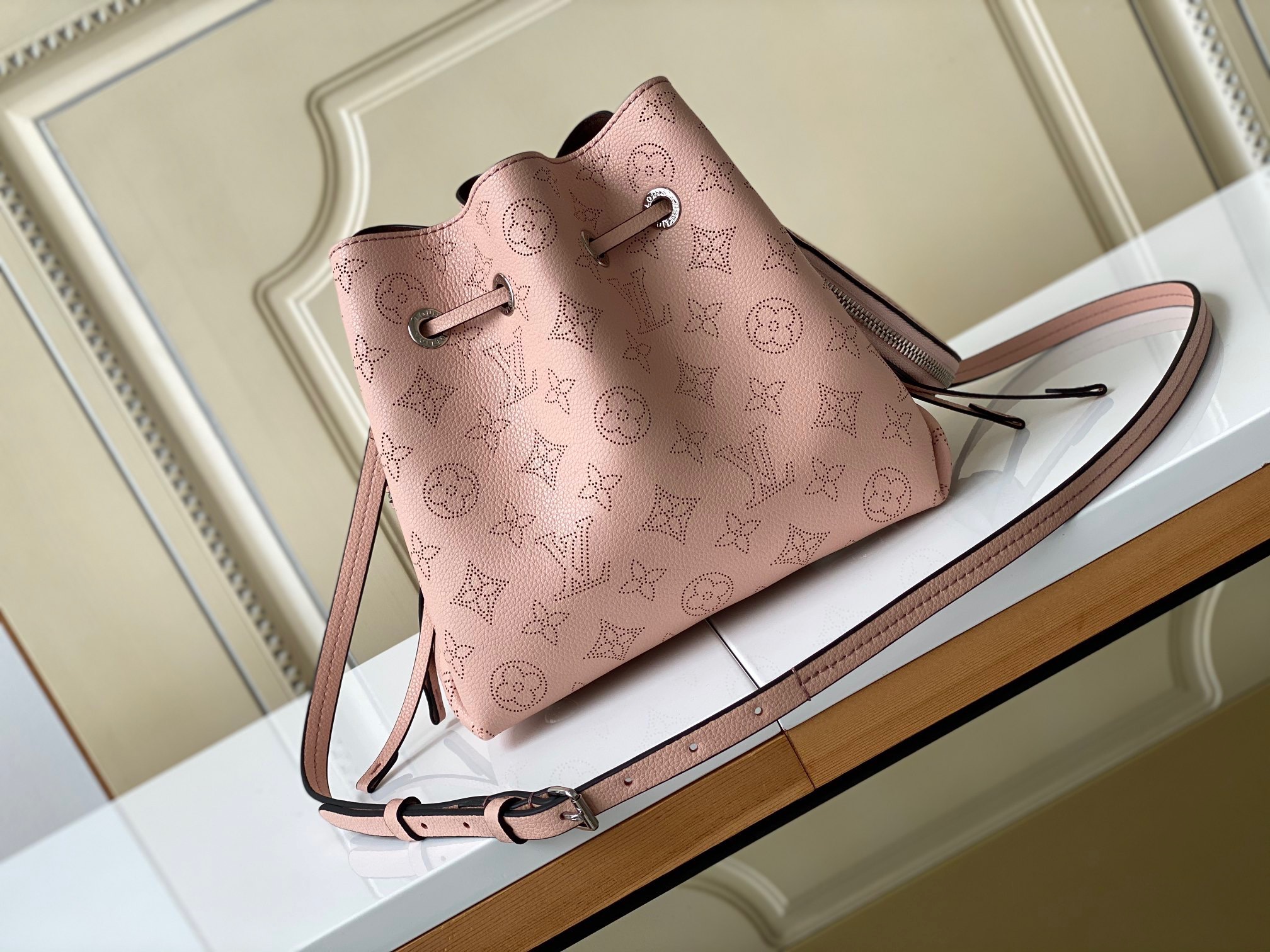 TOP Louis Vuitton LV  Mahina Bella Bag 22x19x14cm- Pink