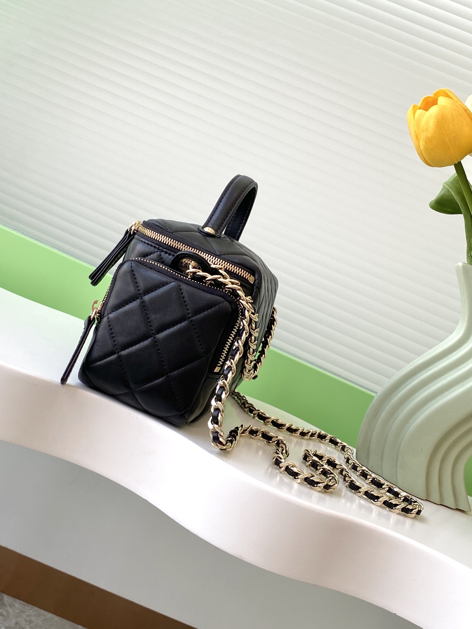 TOP CHANEL 24K Chain Camera Bag 12×23×10cm - Black