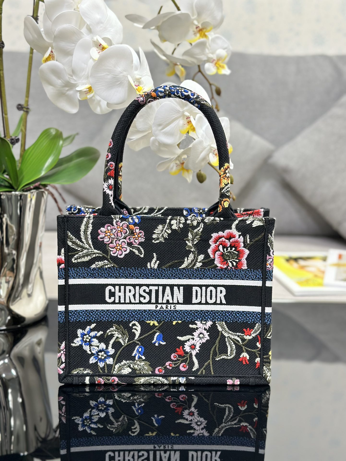 TOP Christian Dior Petites Fleurs pattern embroidery Book Tote Bags 26.5x21x14cm