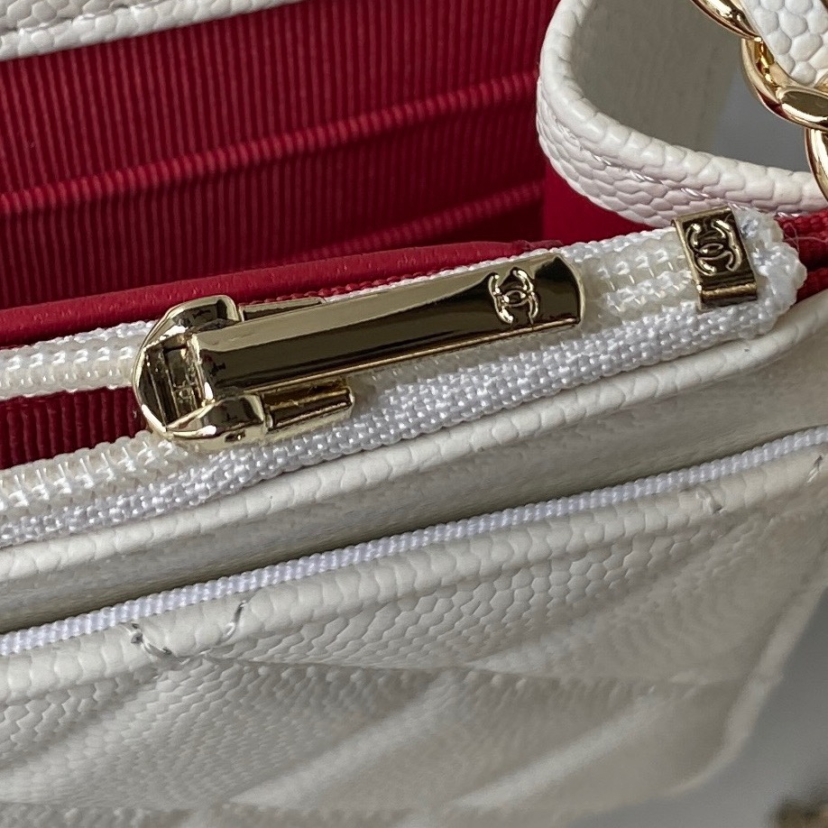 TOP CHANEL WOC Bag Lychee Leather 19 cm - White