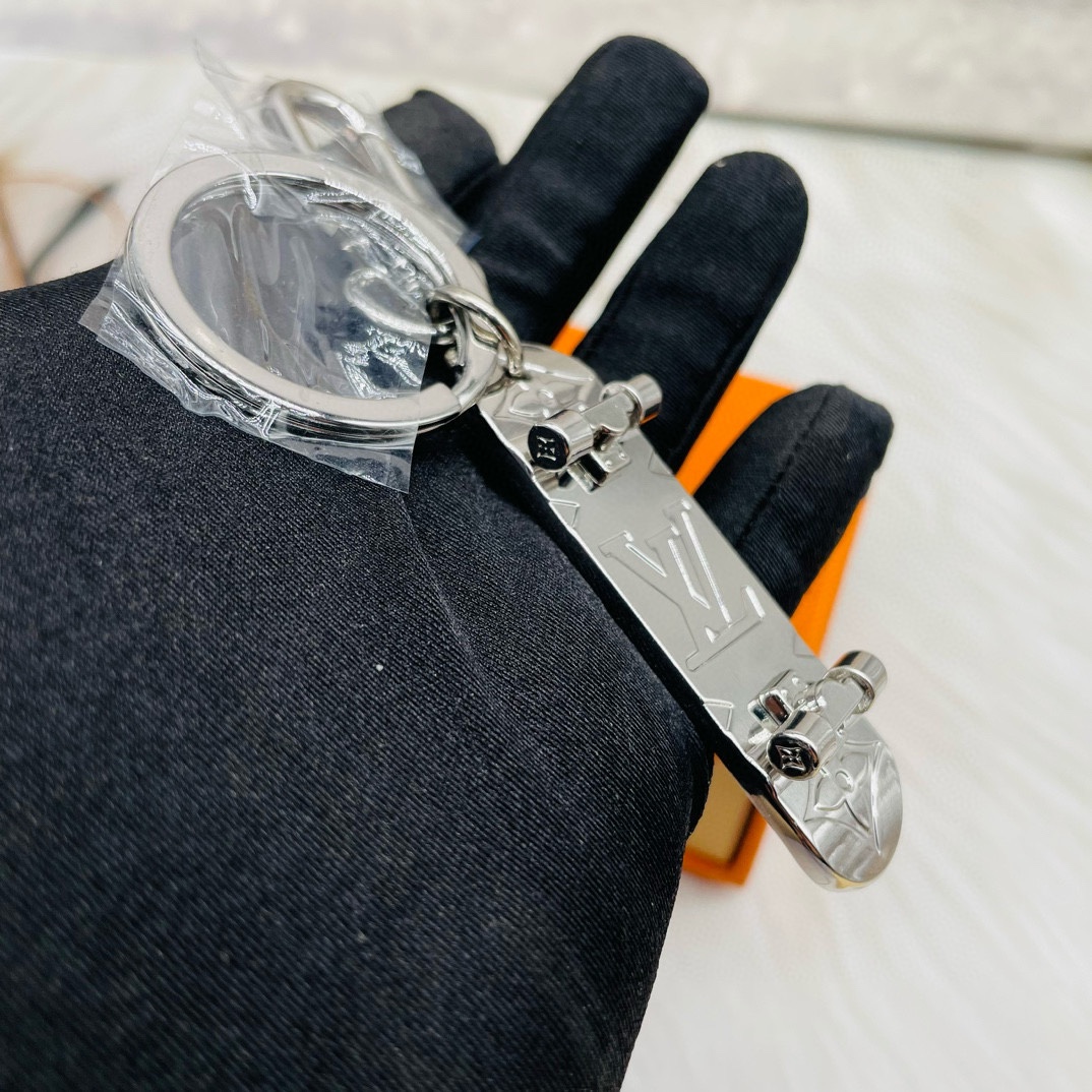 TOP Louis Vuitton LV Scooter Key Chain