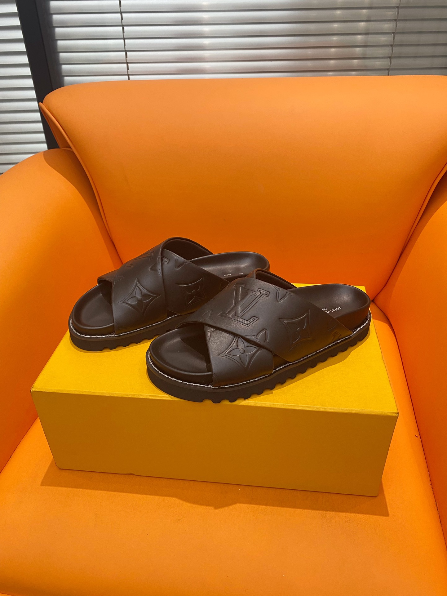 TOP Louis Vuitton LV Cross Slippers - 6 Color