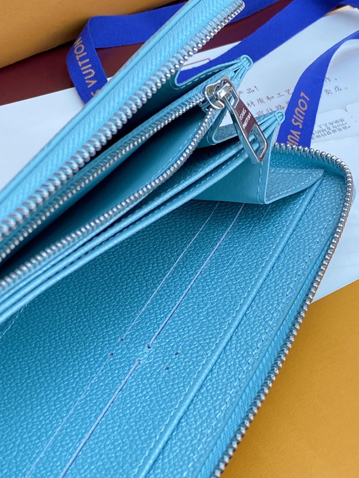 TOP Louis Vuitton LV Zip Wallet 19.5x10.5x2.5cm - Pearlescent Blue