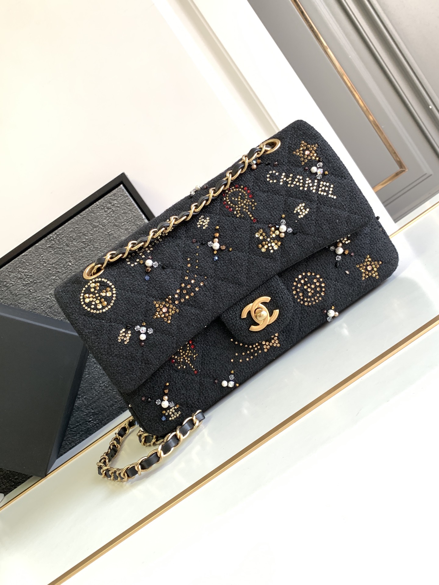TOP CHANEL Pearls Flab Bags 25.5cm - Black/White - GHW