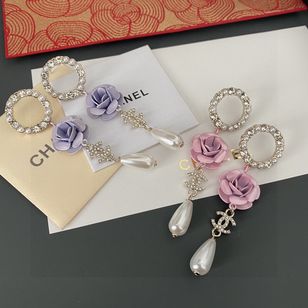 TOP CHANEL Flower Pearl Stud Earrings - 2 Colors