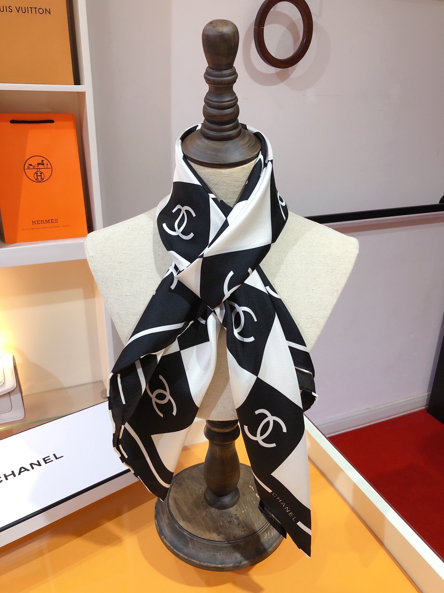 TOP CHANEL Checkerboard Silk Scarf 90 x 90 cm