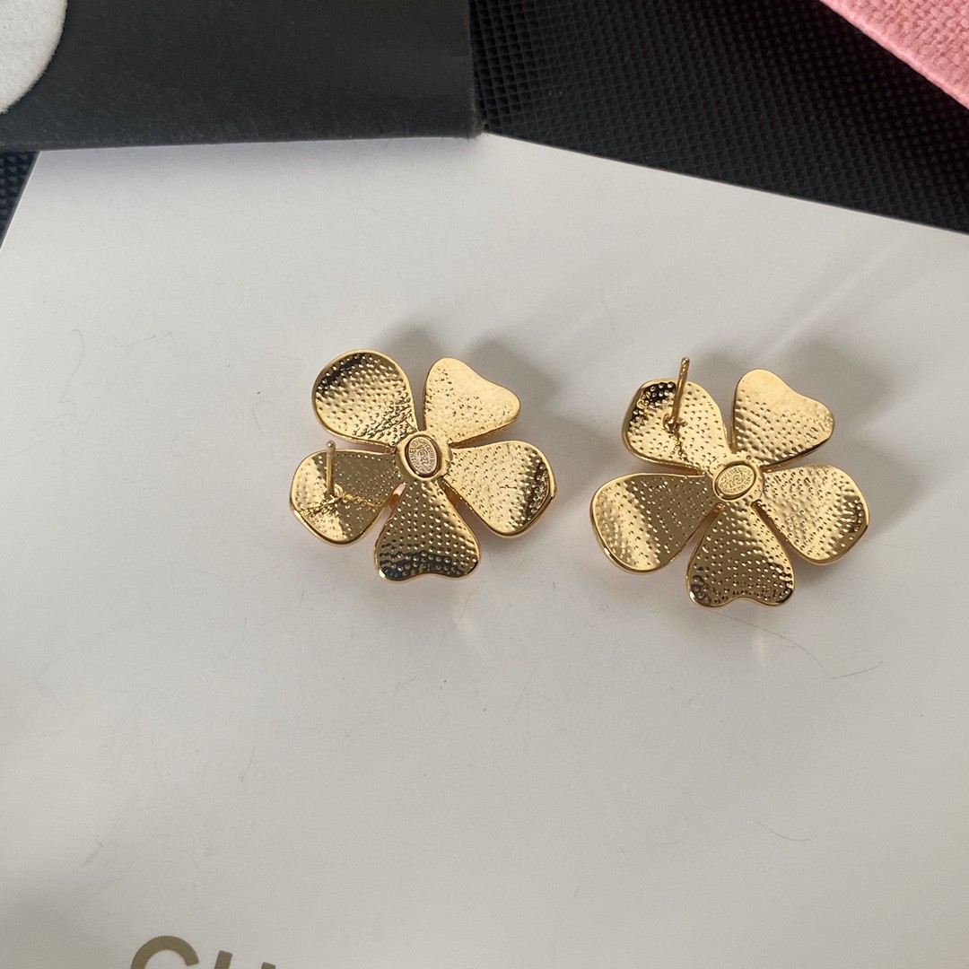 TOP CHANEL Flower Earrings - Pink