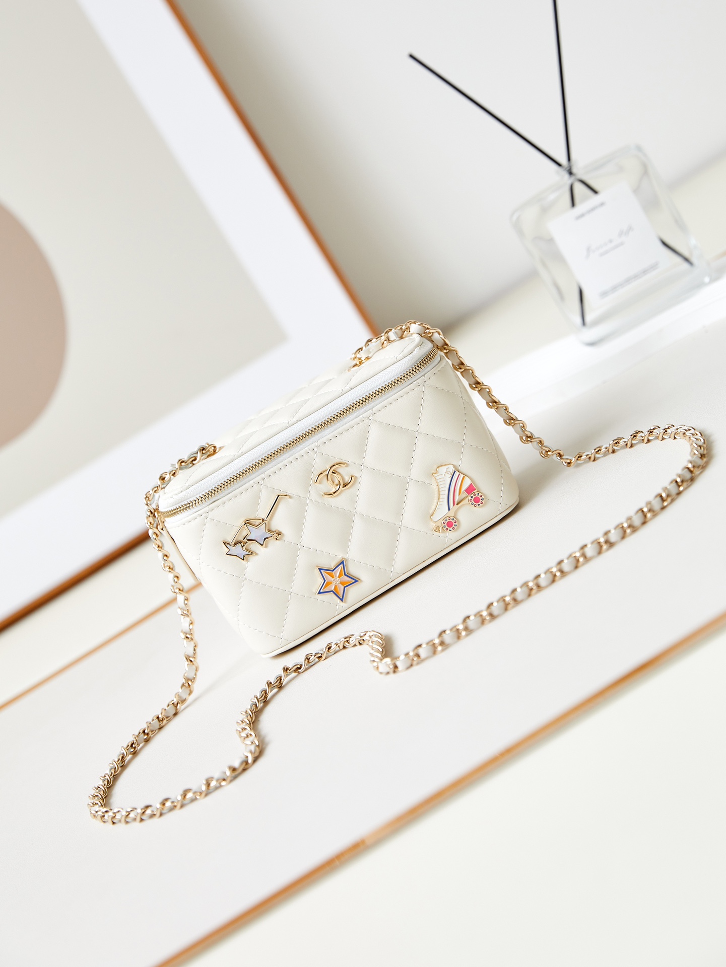 TOP CHANEL Small Badge Element 24c Box Bags 9.5×17×8cm - Black/Pink/White