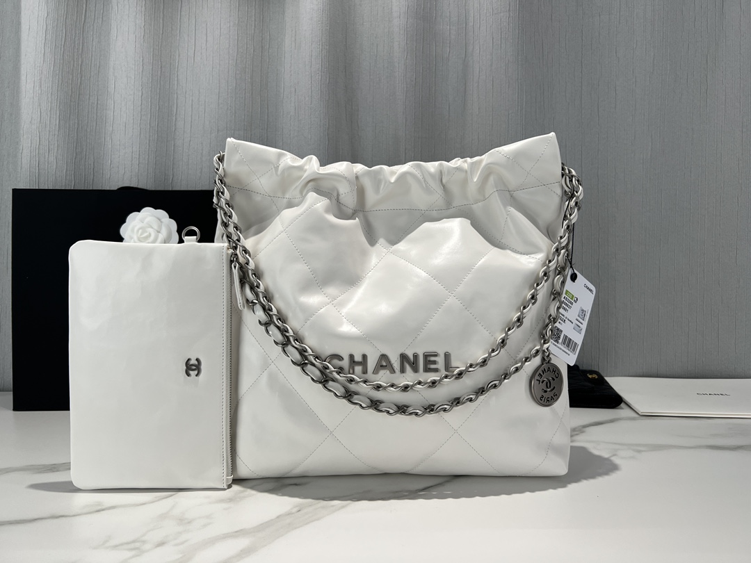 TOP CHANEL 22 Bag 35CM - SHW - White