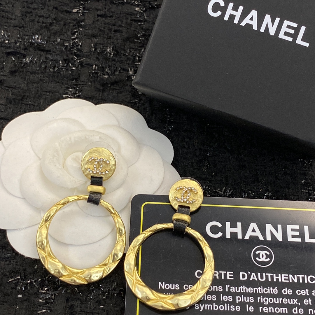 TOP CHANEL Earrings