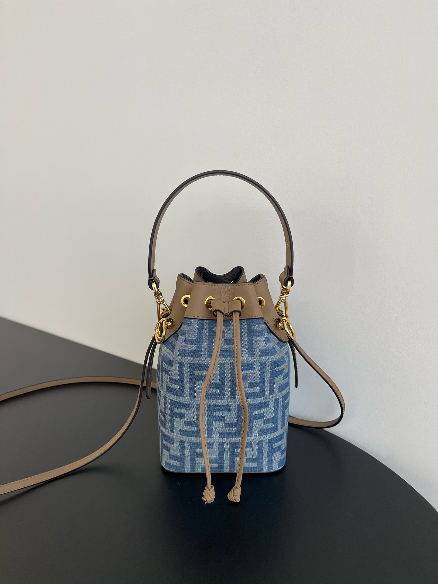 TOP FENDI Mon Tresor Bucket Bag 18x12x10cm - Denim