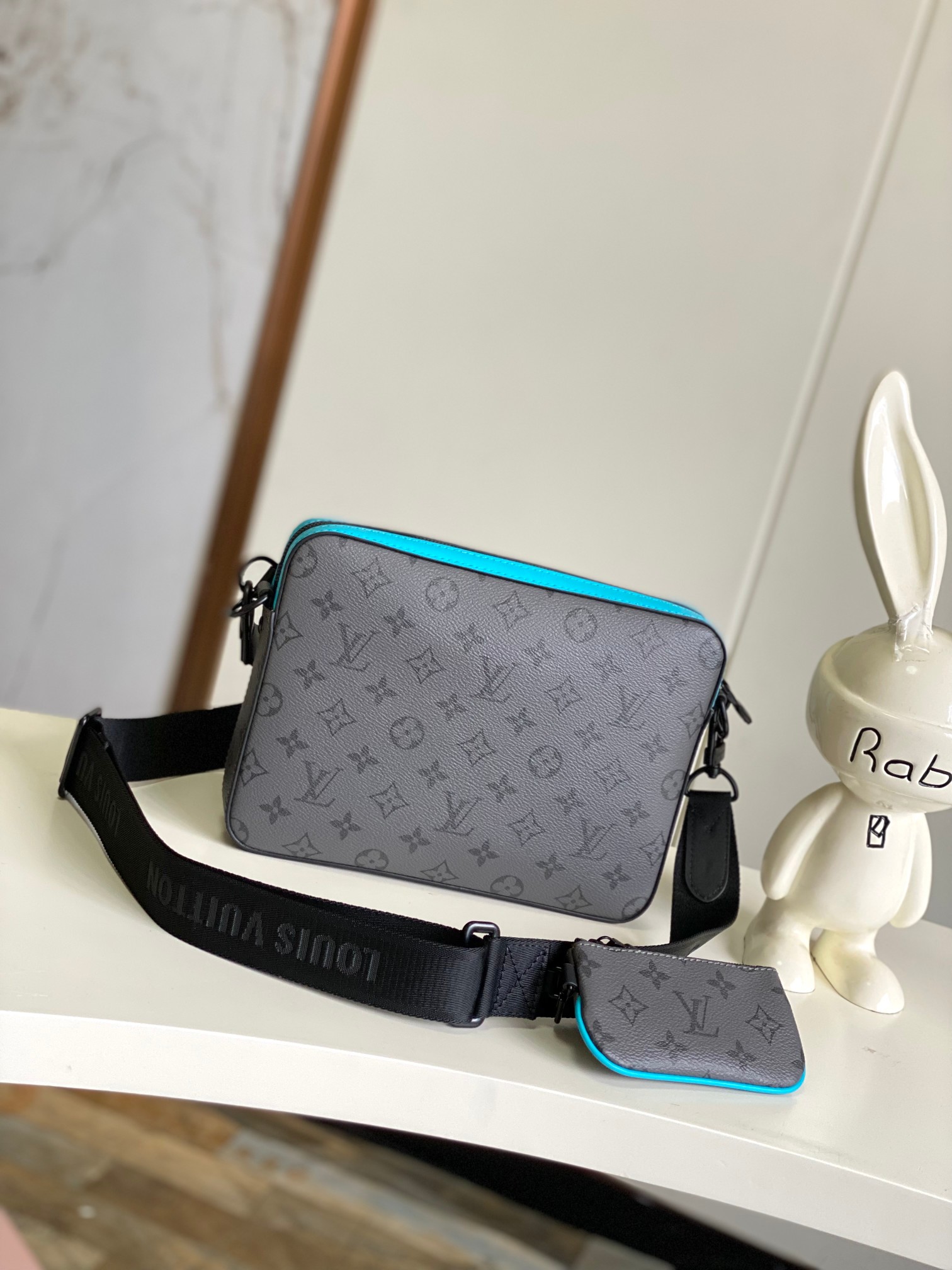 TOP Louis Vuitton LV Trio Messenger Bag 25×18.5×7cm - Black