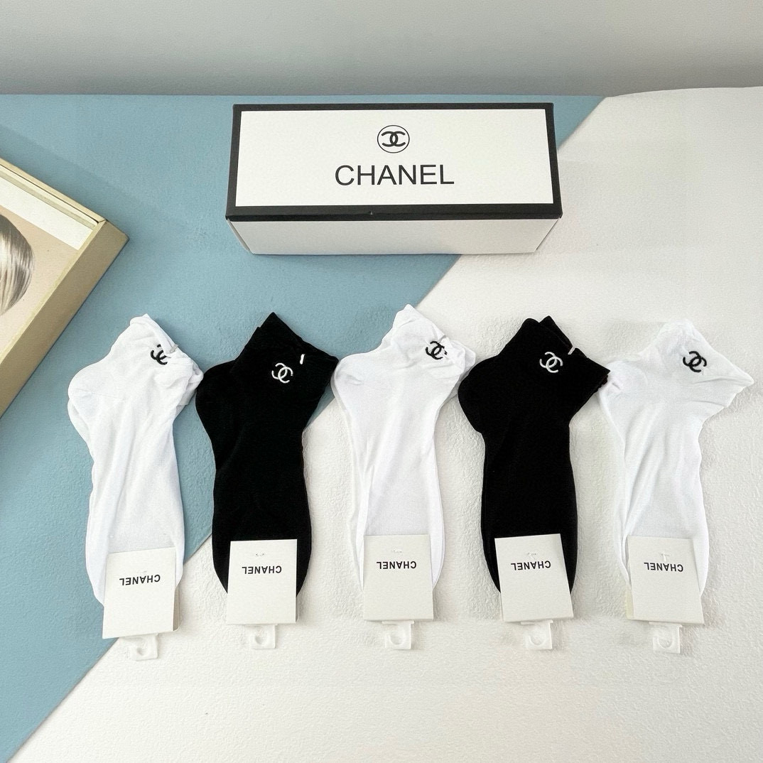 TOP CHANEL Socks - 5 Pieces as a Set