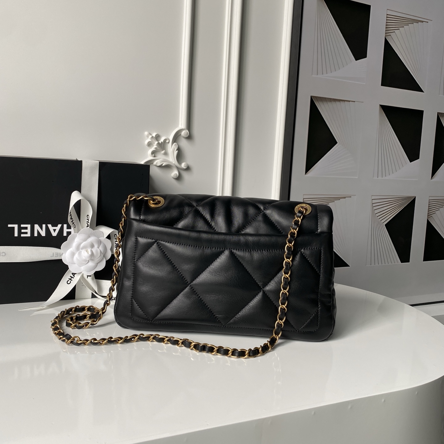 TOP CHANEL Handbag Lambskin 24×35×10cm - Black