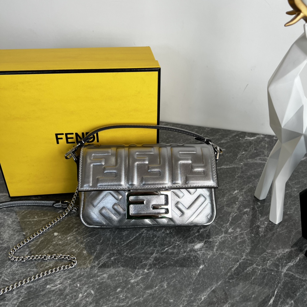 TOP FENDI Baguette FF Bag 19x10x4cm - Silver