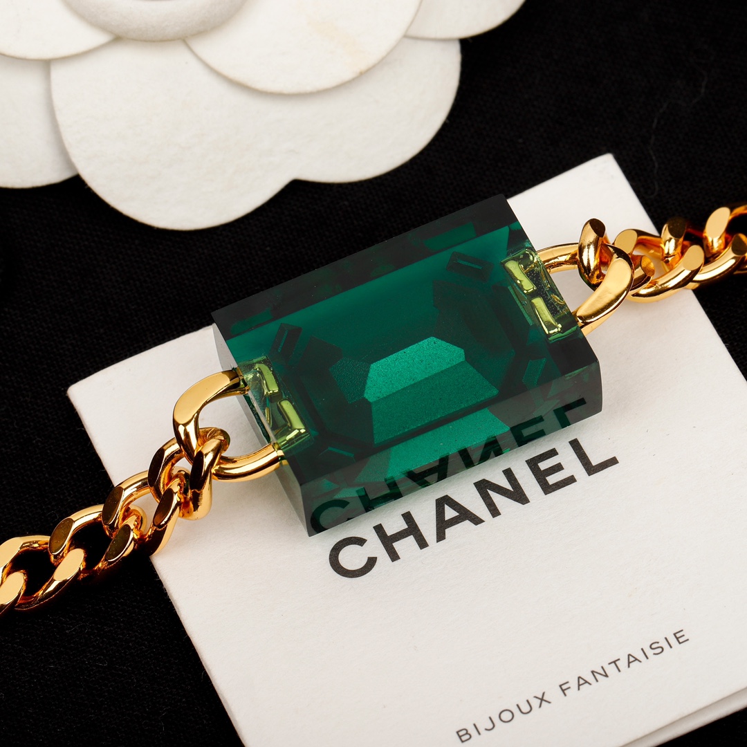TOP CHANEL Green Resin CC Choker Necklace