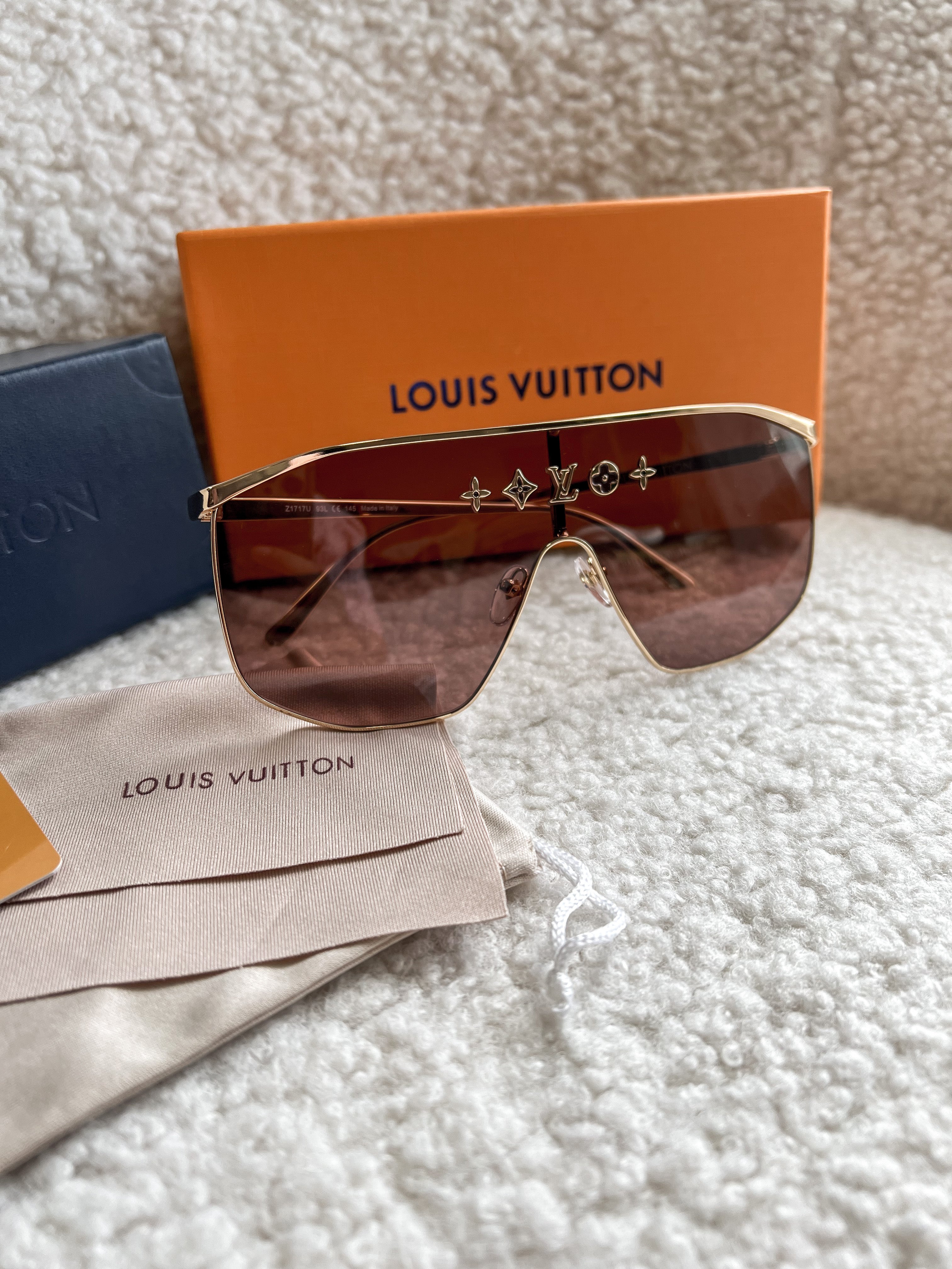TOP Louis Vuitton LV L*V Golden Mask Sunglasses Gold Metal