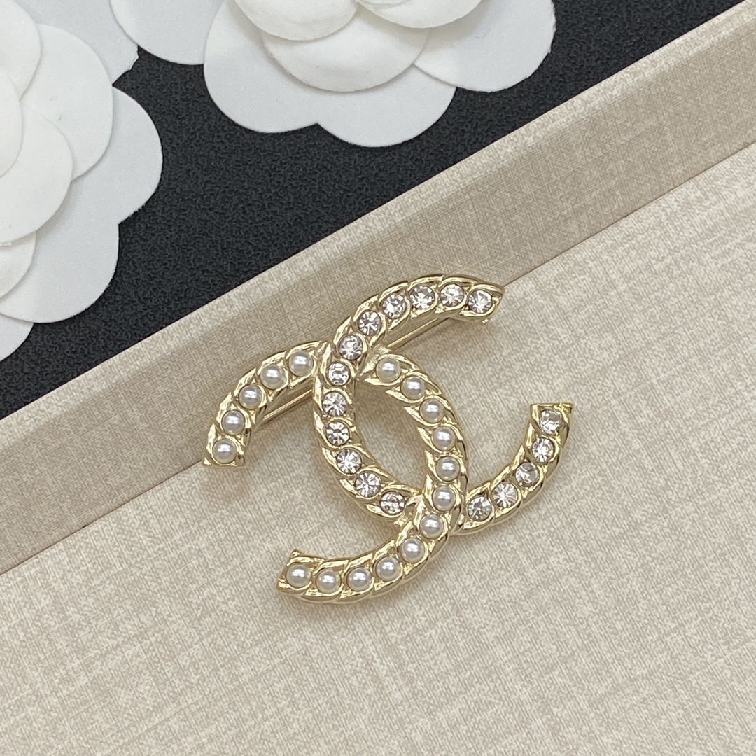 TOP CHANEL Brooch - Gold
