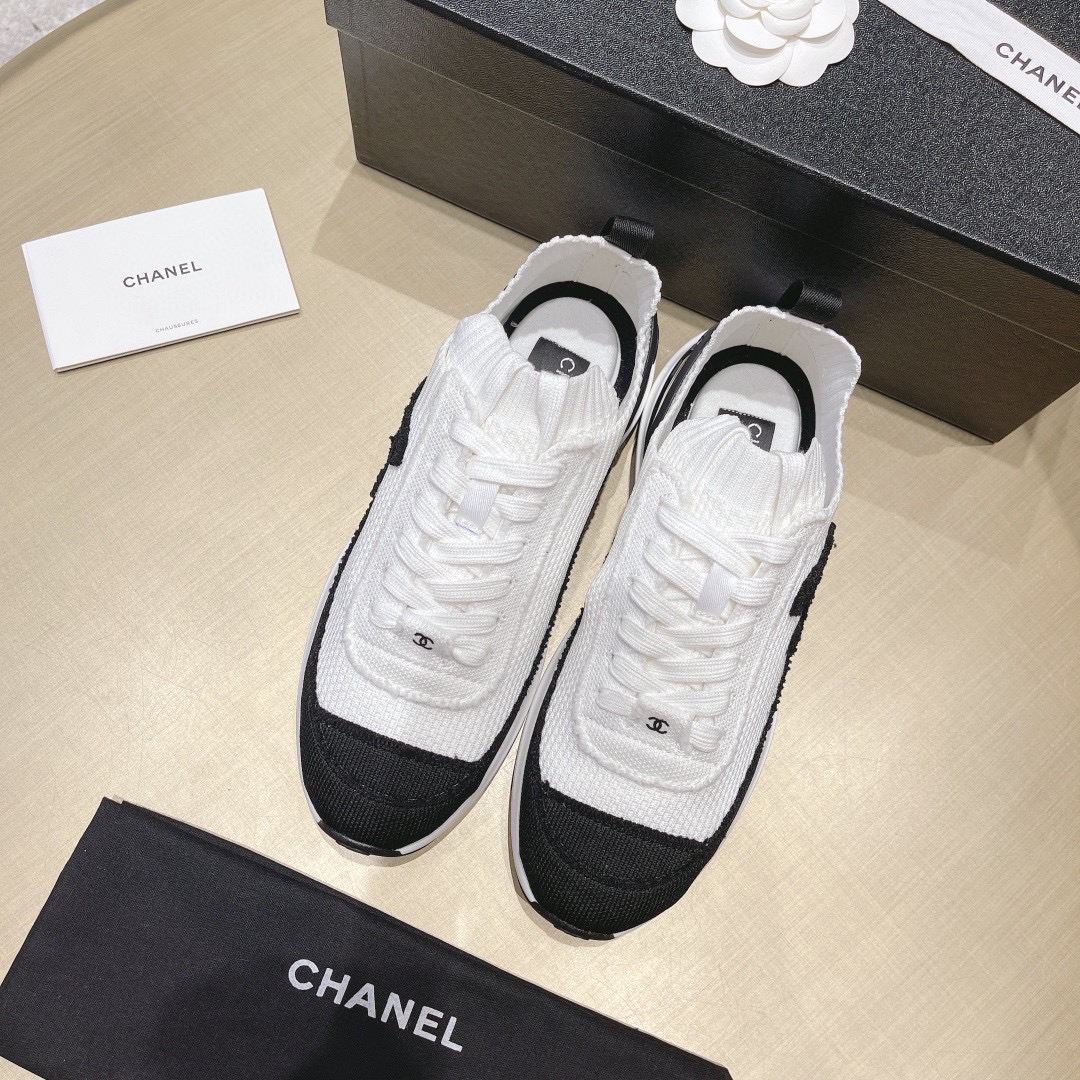 TOP CHANEL Sneaker - White & Black