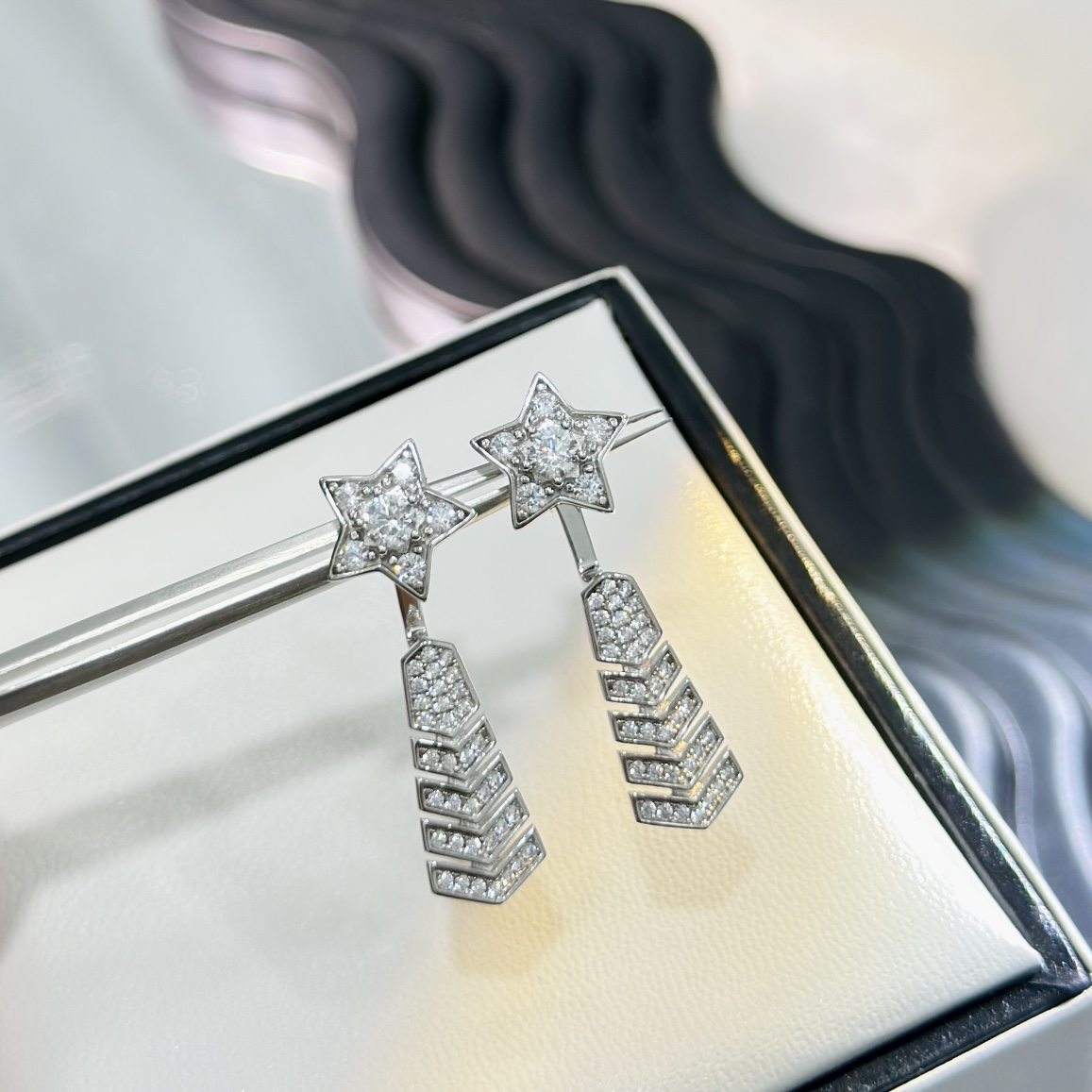 TOP CHANEL Comet Pendant Earrings