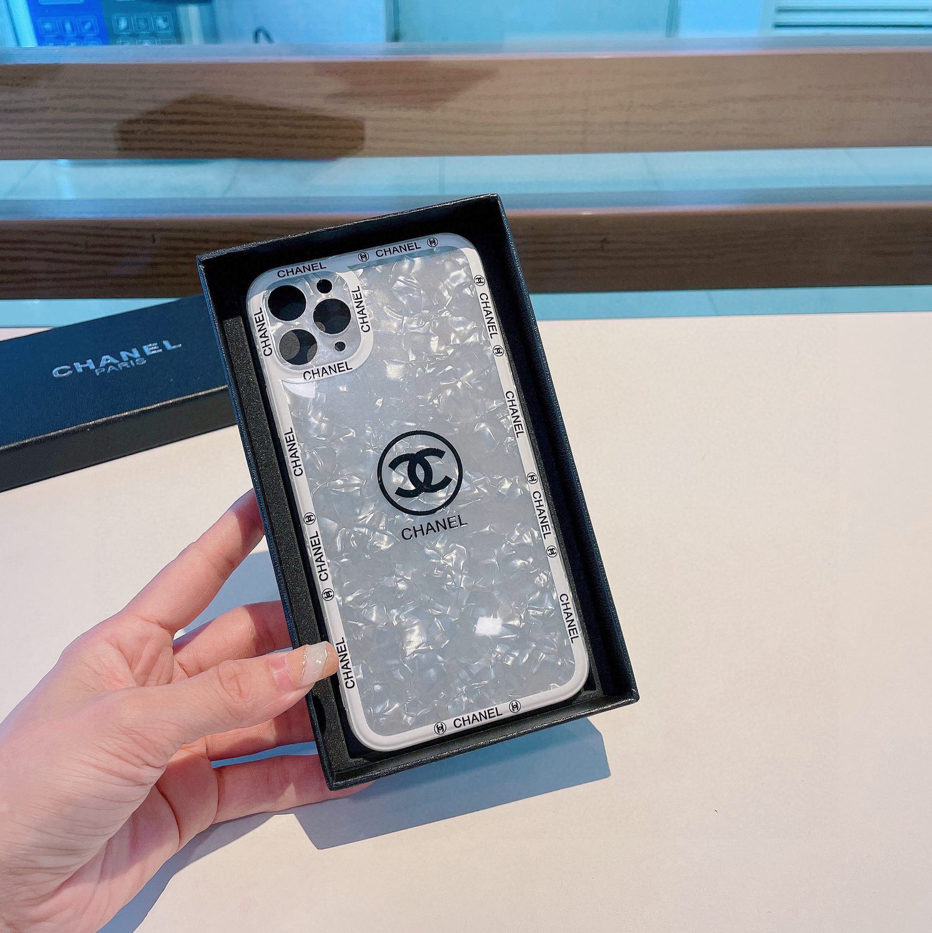 TOP CHANEL Shell Texture Iphone case - 2 Colors