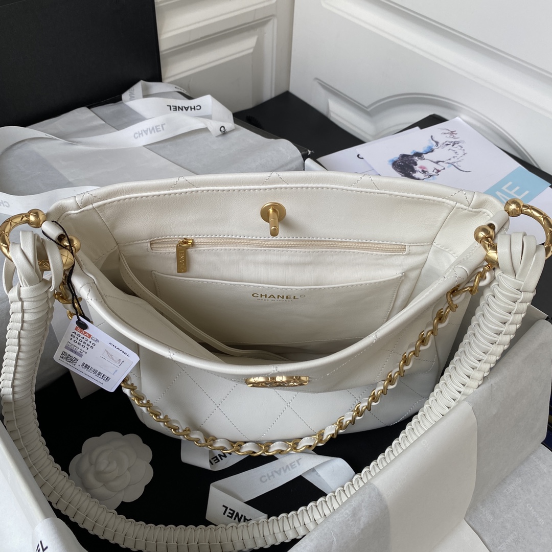 TOP CHANEL 23A Hobo Handbag Hippie Bag 26*25*7.5𝗰𝗺 - White