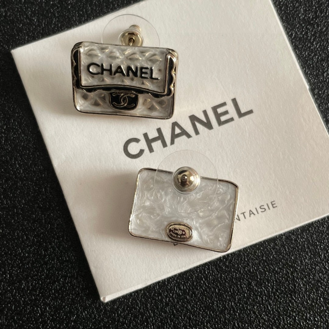 TOP CHANEL  Earrings- White