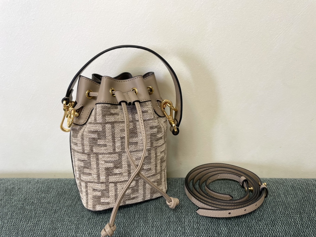 TOP FENDI Mon Tresor FF Bucket Bags - 2 Color