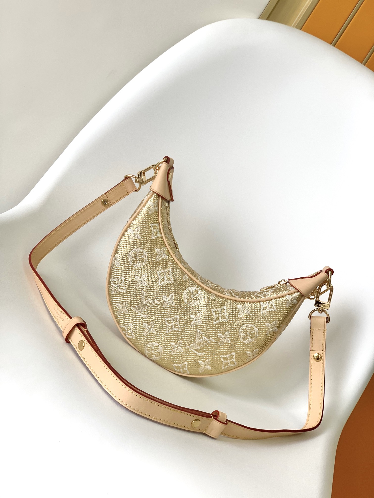 TOP Louis Vuitton LV Loop Bag Monogram Jacquard Canvas 23 x 13 x 6cm- Gold