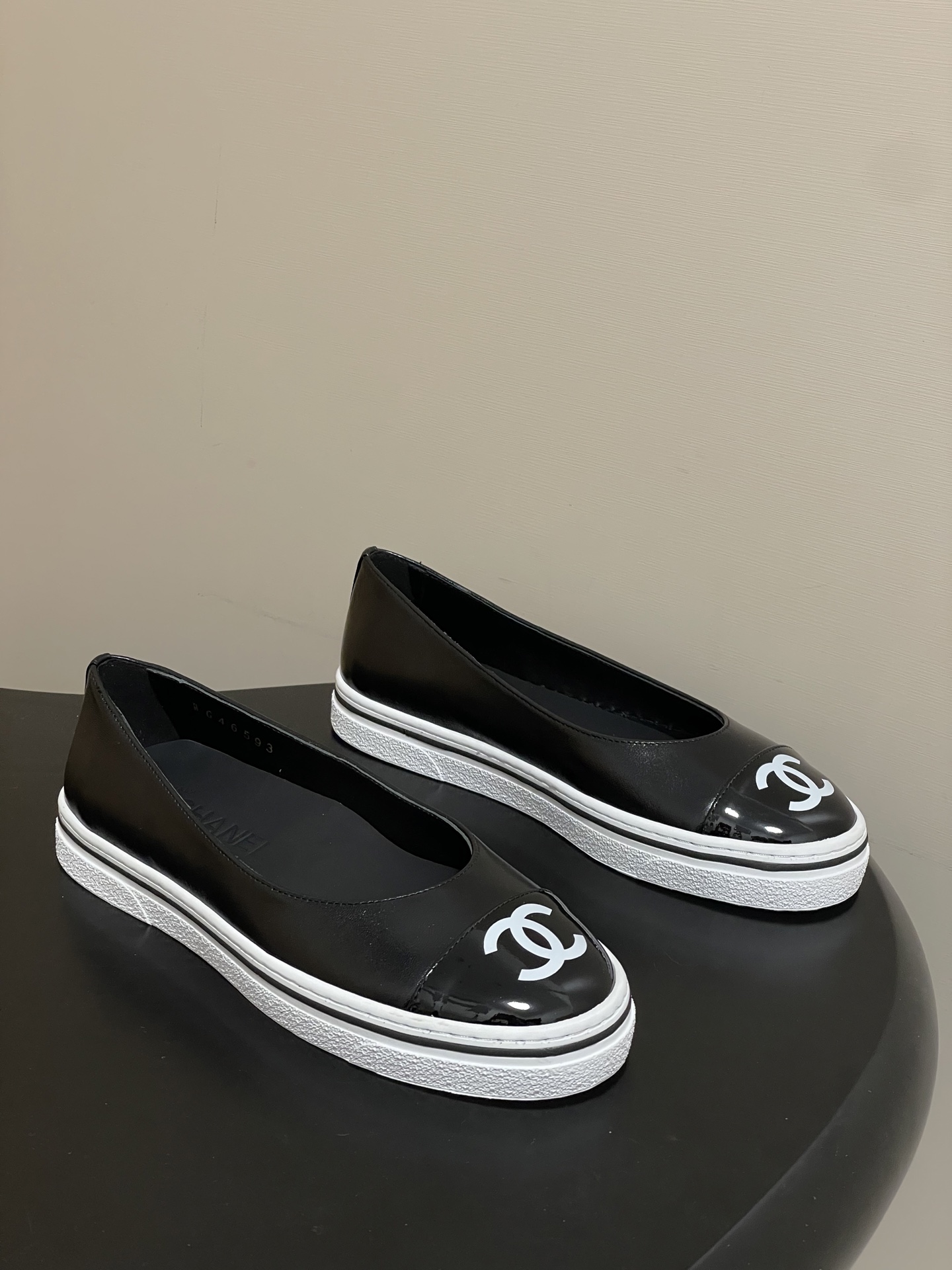 TOP CHANEL Flat Shoes - 4 Colors