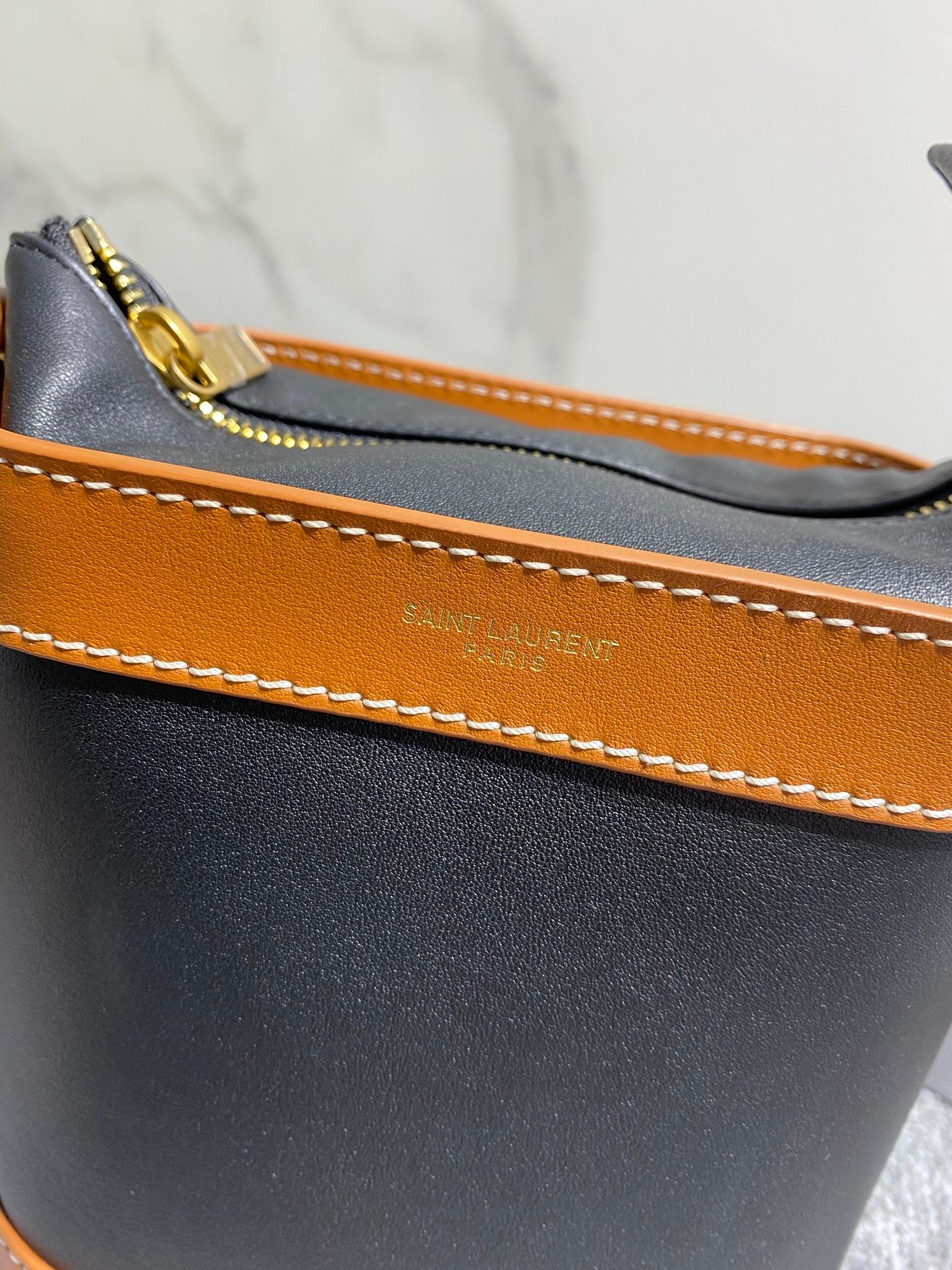 TOP Yves Saint Laurent YSL Aphile Bucket Bag - Black