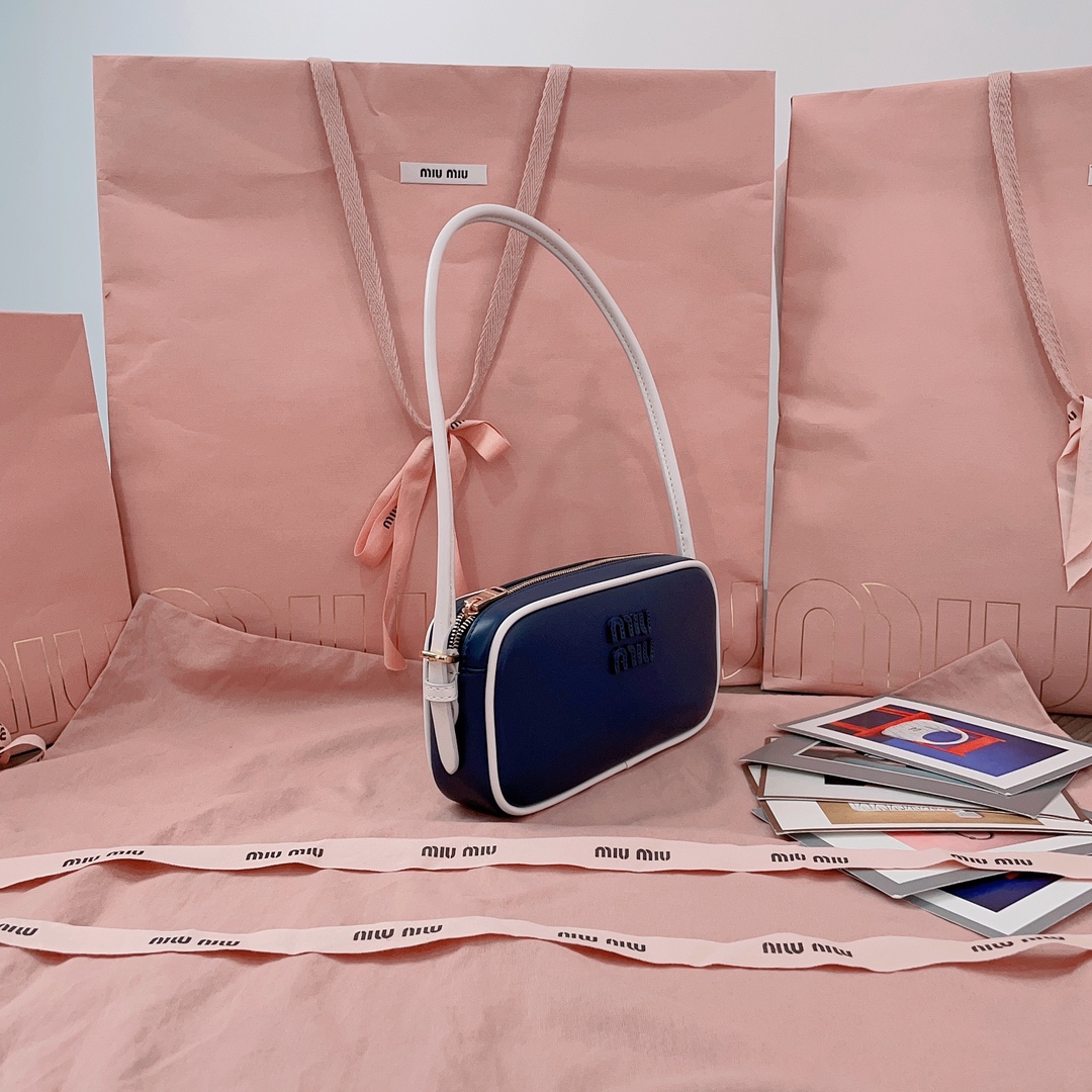 TOP Miu Miu Cowhide Handbag 20*10*4 cm - 2 Colour