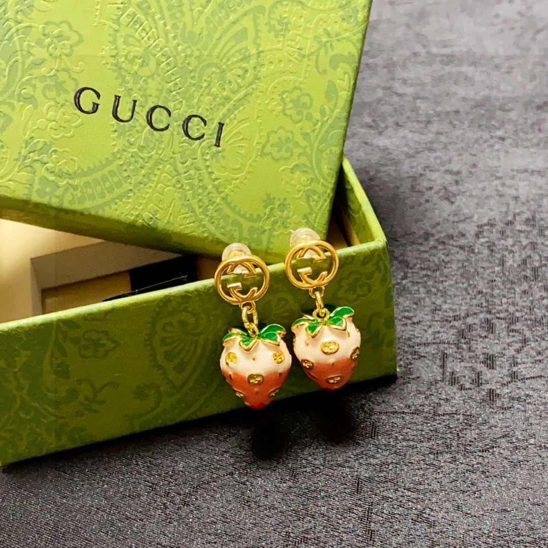 TOP GUCCI Strawberry Pendant Earrings