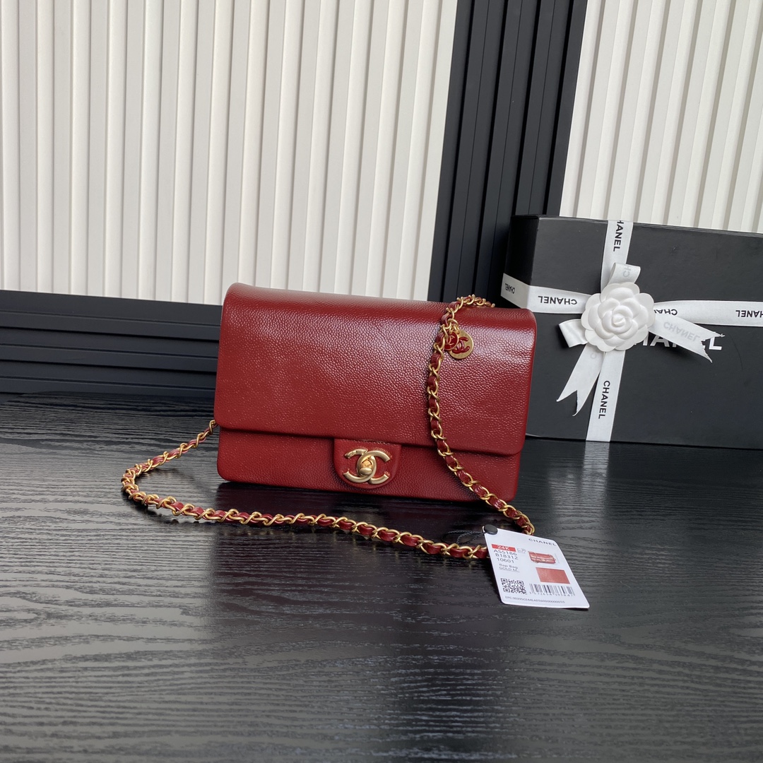 TOP CHANEL Clutch Bag Cowhide - Red