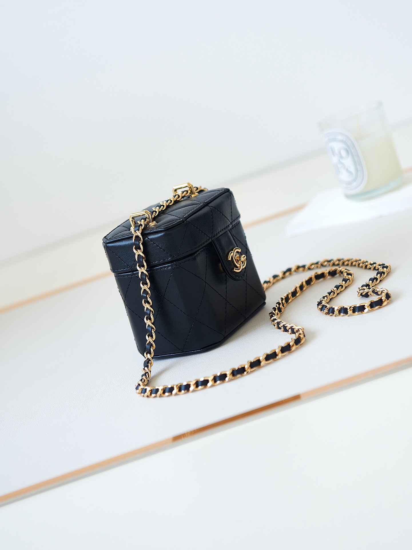 TOP CHANEL Small Makeup Box 9.5-10.5-7cm - Black