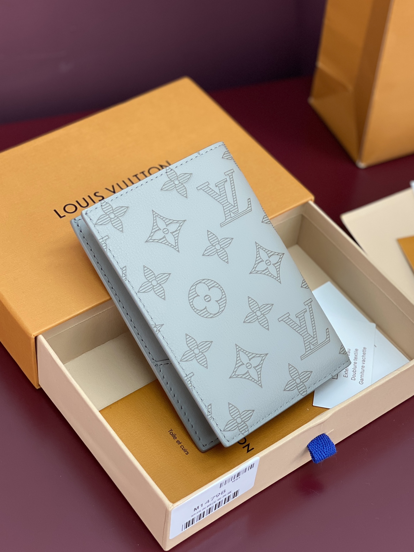 TOP Louis Vuitton LV Passport Holder Monogram Leather 14x2.5x10cm - Gray