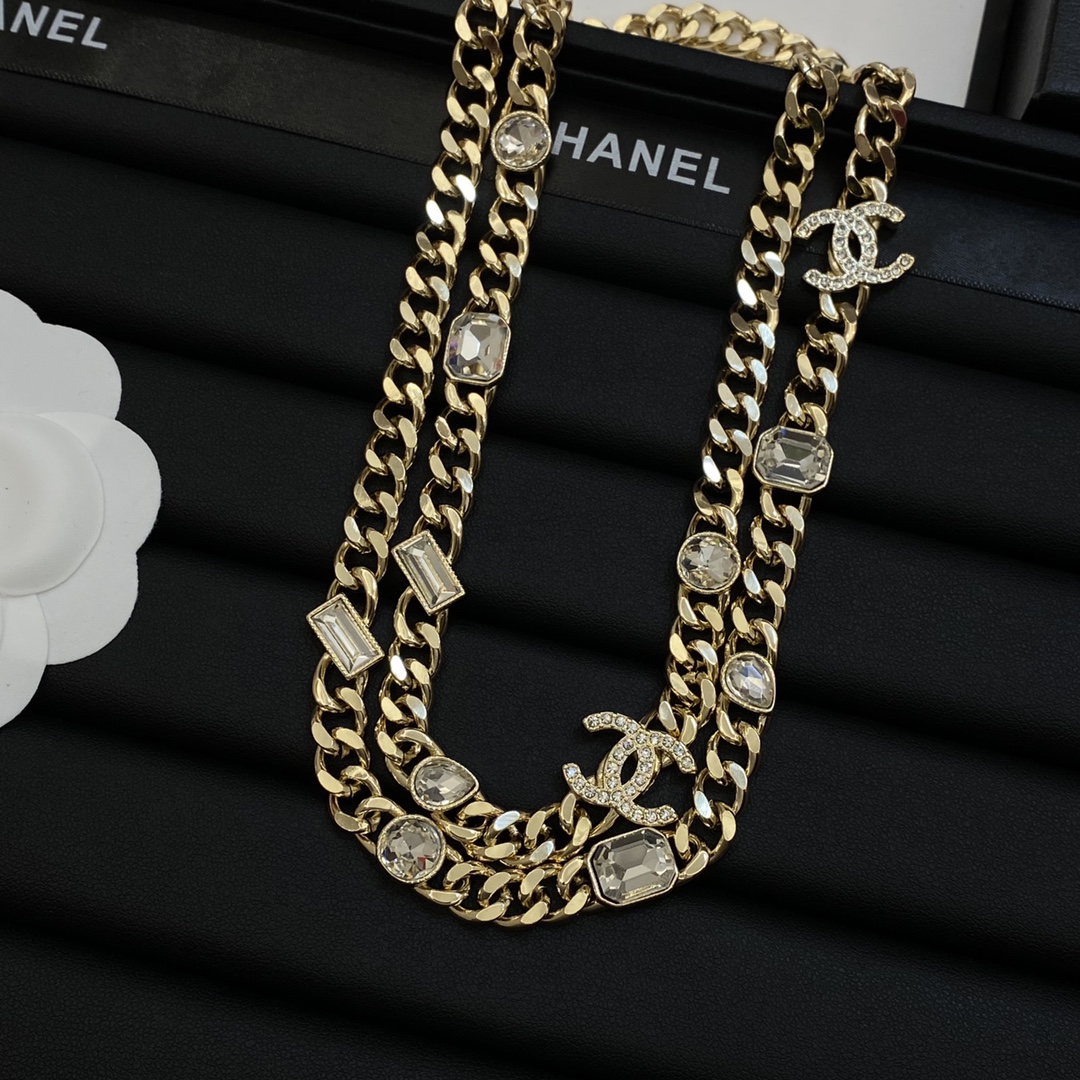 TOP CHANEL Sweater Chain with Crystal - Gold